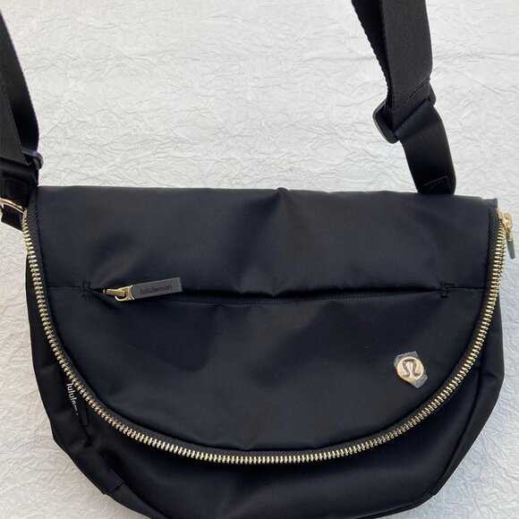 Lululemon All Night Festival Bag 5 L (Black/Gold 5L) - Picture 2 of 6